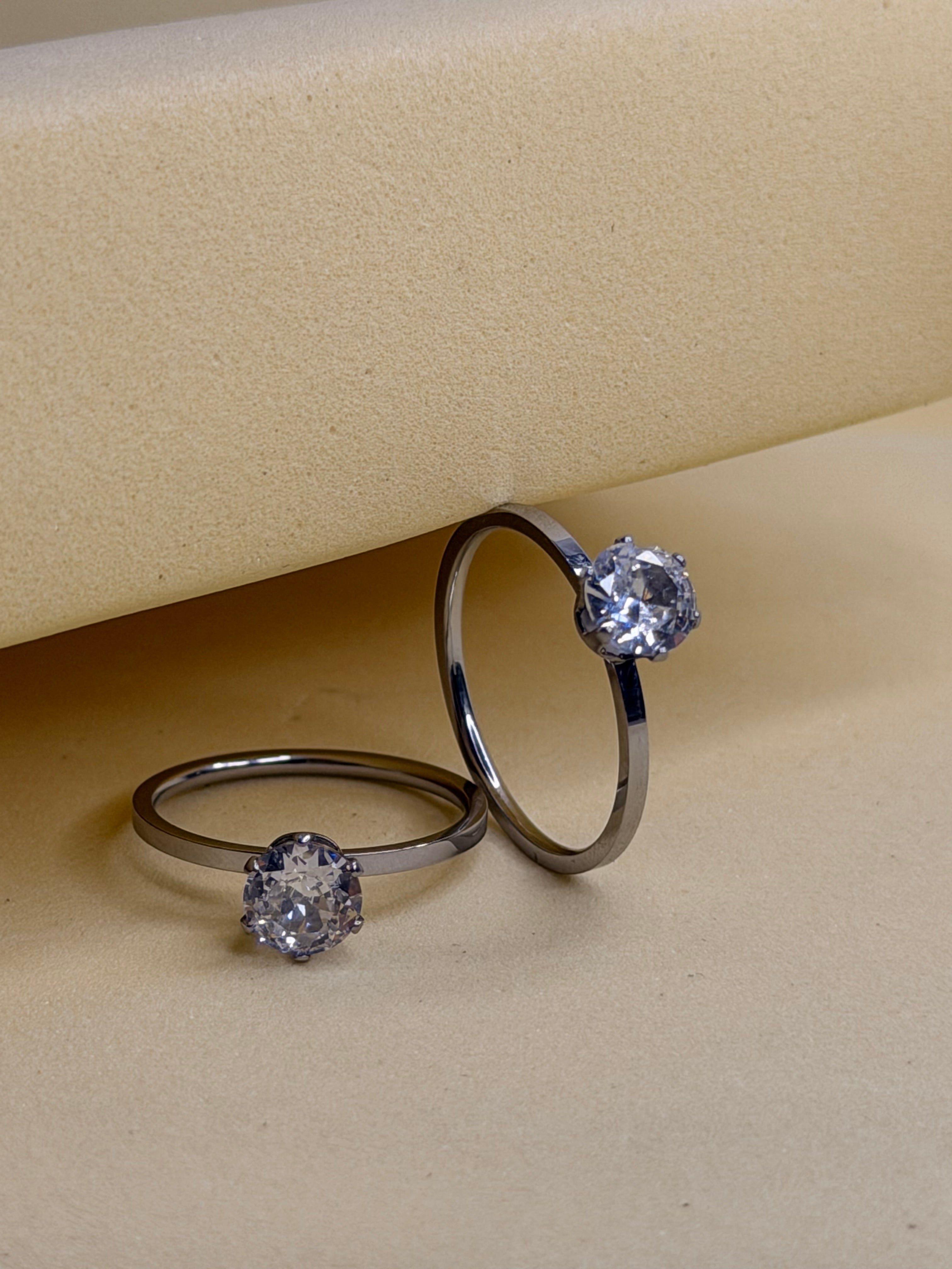 Moon diamond ring silver